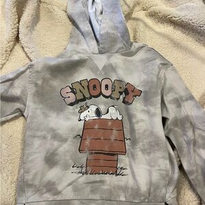 Adorable snoopy sweatshirt!